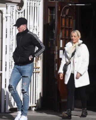 Con jeans rotos y gorra: La informalidad del portero de la selección de Inglaterra en su boda