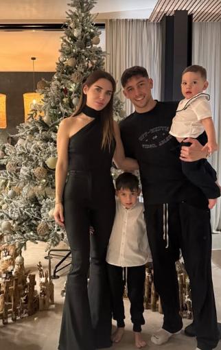 Futbolistas del Real Madrid festejan la Navidad con sus espectaculares novias y el mensaje de Florentino Pérez