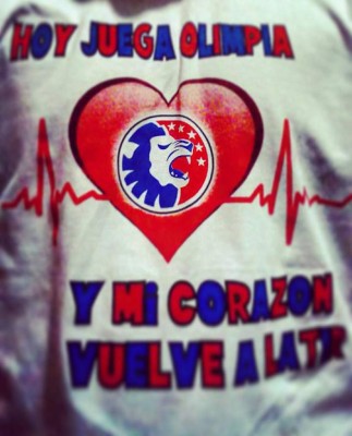 Ellos son los aficionados que desde temprano se pusieron la camisa del Olimpia