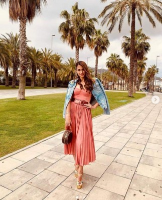 Antonella Roccuzzo y Daniella Semaan enamoran en desfile de modas en Barcelona