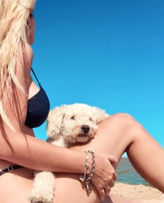 'Hincha' del Olimpia y ya deslumbró en Roatán: Daniela, la preciosa hermana de Espíndola