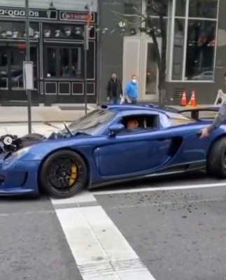 Destruye su Porsche Gemballa Mirage GT en New York; se fuga, pero la policía lo intercepta