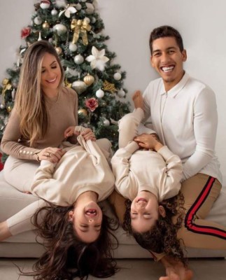 Apasionado beso de Thiago y uno en muletas: Así viven la navidad 2020 los cracks del fútbol