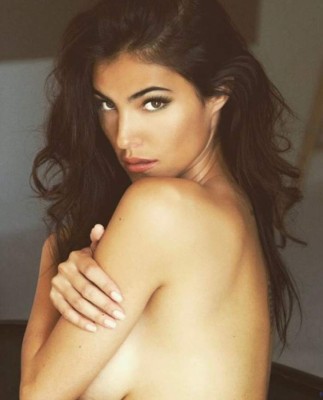 ¡22 menos! La novia de infarto de una exfutbolista francés de 51 años