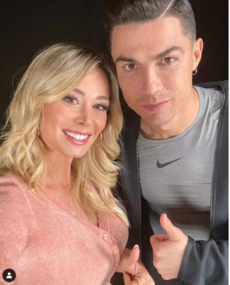 La sexy periodista italiana que quiere tomar cerveza con Cristiano Ronaldo y cenar con un DT