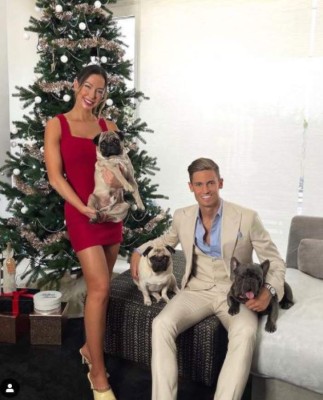 Apasionado beso de Thiago y uno en muletas: Así viven la navidad 2020 los cracks del fútbol