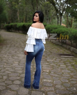 Pamela Canales, la lindura que trabaja con Motagua pero es aficionada de Olimpia