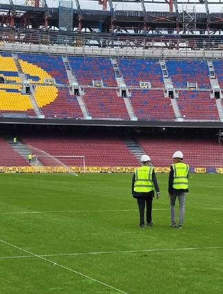 ¿Qué pasó? El Barcelona arranca el césped del nuevo Camp Nou y Laporta recibe una mala noticia