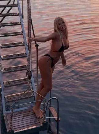 ¿Nueva novia? Así es la modelo de 72 años que fue vinculada con Ronaldinho y revela cómo lo conoció