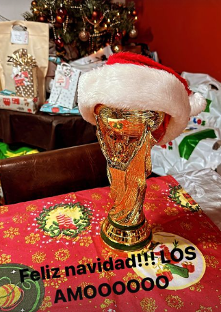 Se encubrió para no ser reconocido en las compras de Navidad y el cumpleañero: así pasaron la Nochebuena los campeones del mundo con Argentina