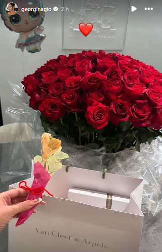 Sorprendieron a sus novias en San Valentín; el tremendo regalo de Memphis Depay para Griezmann por su amistad