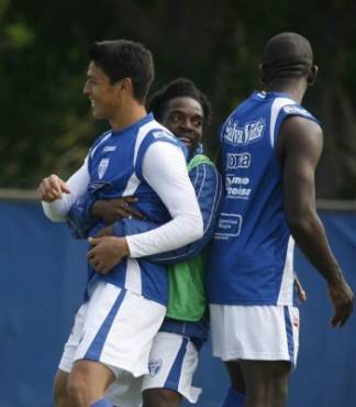 Walter Pery MartÃ­nez delantero, Roger Espinoza volante y Hendry Thomas volante de la seleccion nacional de honduras en accion durante el entrenamiento previo al Torneo Copa De Naciones UNCAF 2009