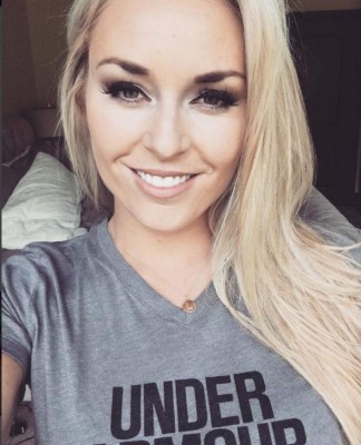 Fotos: Los descuidos de esta bellísima esquiadora por culpa de sus perros