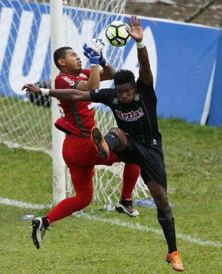 ¡NO SE VIO EN TV! Lindas chicas, la lluvia y la fiel afición en la jornada 13
