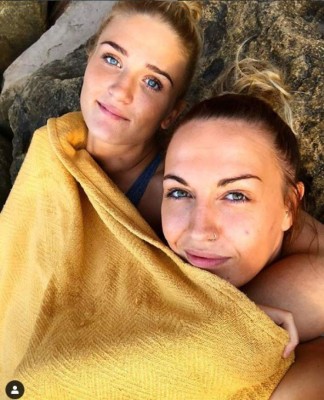 April Hunter, la boxeadora que desafió la ley islámica besándose con su novia en las Maldivas