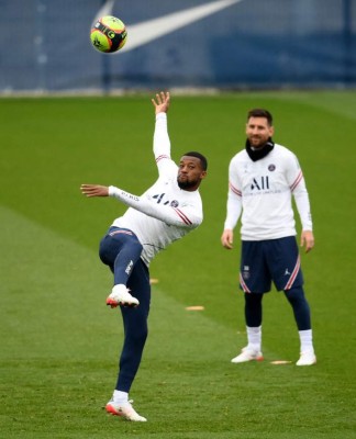 De acérrimos rivales a practicar juntos: así fue el reencuentro de Sergio Ramos con Messi en el entreno del PSG
