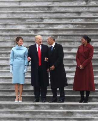 Melania Trump y su espectacular look en juramentación de su esposo Donald