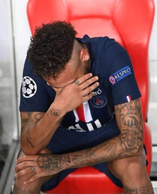 El día después de la Champions: Caos en las calles de París y frío recibimiento a los jugadores del PSG