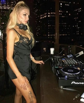 ¡INFARTANTE! La espectacular DJ que tiene entretenido al Barcelona en Estados Unidos