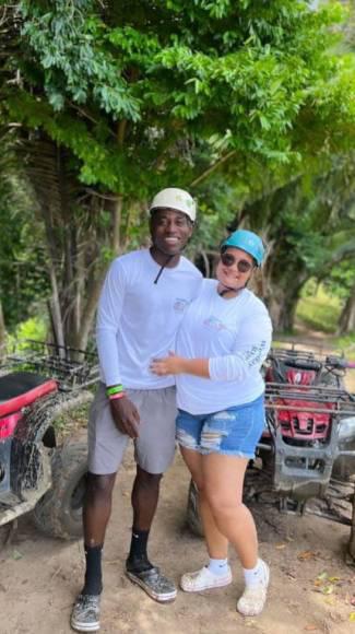 Tremendo beso de Marcelo Pereira en Roatán: Así disfrutaron las vacaciones los futbolistas de Honduras