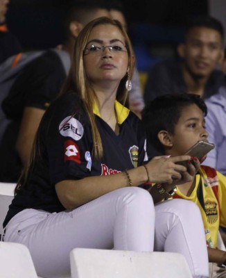 ¡BELLEZA! Las chicas más lindas que adornan el juego Real España-UPN