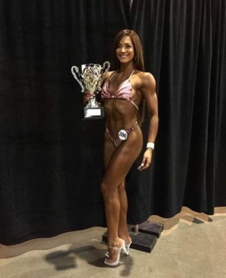 FOTOS: Modelo fitness causa gran impacto por su gran parecido a Jennifer Lopez