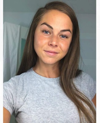 Sharni, la hermosa piloto que se retiró del motociclismo por culpa del machismo en las carreras