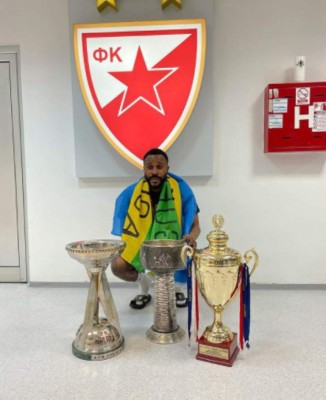 Todo un misterio: Guélor Kanga, el futbolista africano que nació en 1990... ¡pero su madre falleció en 1986!