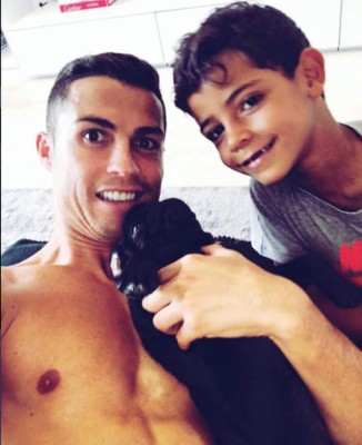 ¡Ejemplar! Cristiano Ronaldo educa a su hijo para que siga sus pasos
