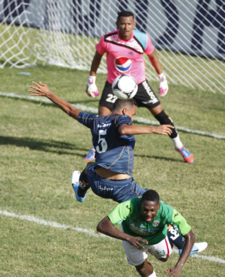 Imágenes del accidentado partido Marathón-Motagua