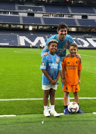 Kim Kardashian impacta en el Bernabéu: las fotos con Florentino Pérez y el mensaje para Vinicius