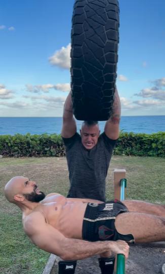 ¡De locos! Así entrena el guardaespaldas de Messi mientras lo espera en Miami y practica fútbol con una estrella