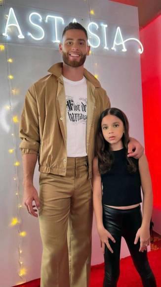 Futbolista y modelo hondureño: Enrique Facusé, portero del Motagua, sorprende debutando en desfile de modas