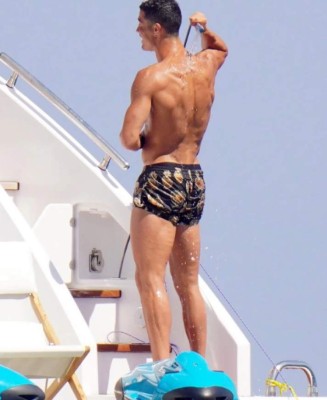 Con fotógrafa de lujo: Así disfruta y luce su cuerpazo Cristiano Ronaldo en sus vacaciones&nbsp;&nbsp;&nbsp;