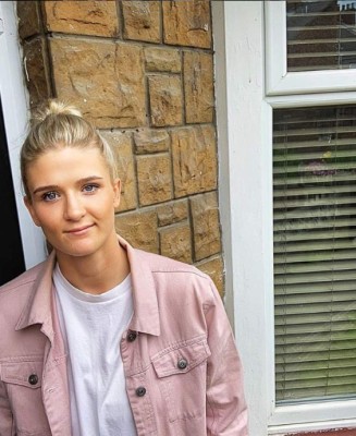 April Hunter, la boxeadora que desafió la ley islámica besándose con su novia en las Maldivas