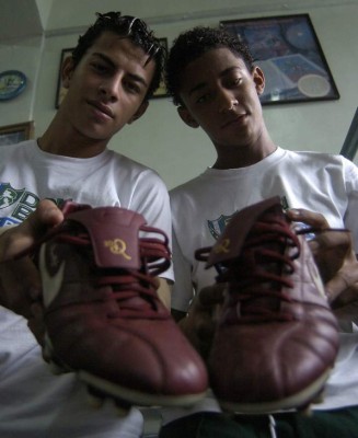 Del baúl de los recuerdos: Las inéditas fotos de 'Buba' López como delantero y otras figuras cuando eran reservistas