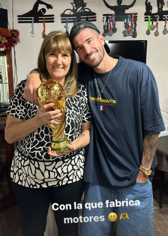 Se encubrió para no ser reconocido en las compras de Navidad y el cumpleañero: así pasaron la Nochebuena los campeones del mundo con Argentina