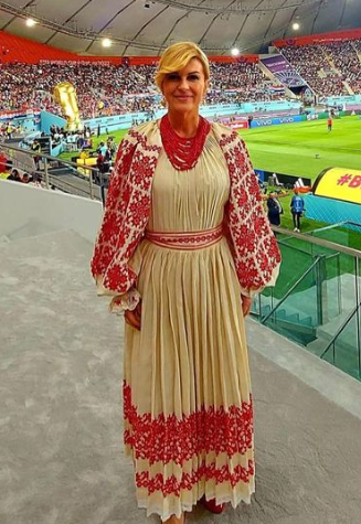 Fue un talismán en Rusia-2018 y ahora promete volver para la final en Qatar: ¿Qué fue de la hermosa expresidenta de Croacia?