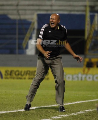 En fotos: La euforia de Wilmer Cruz y la barra del Real España estalla de furia