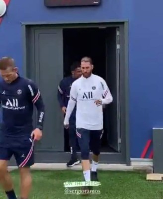El primer entreno de Sergio Ramos en el PSG: Abrazo especial y el gesto de sus compañeros