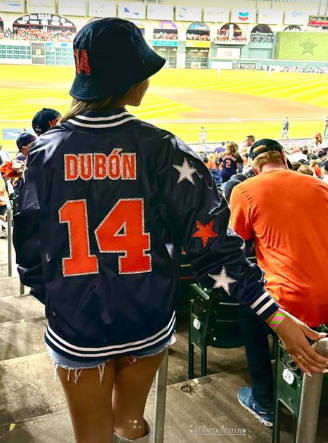 Nancy Herrera, la mujer que acompaña a Mauricio Dubón desde abajo hasta hacer historia en la Serie Mundial de Béisbol