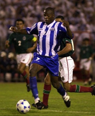 ¡Con impensado lateral derecho! Romell Quioto elige su 11 favorito en la Selección de Honduras