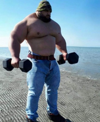 El Hulk iraní se prepara para su primer combate: ''Esta vez volví para vengarme de todos...''