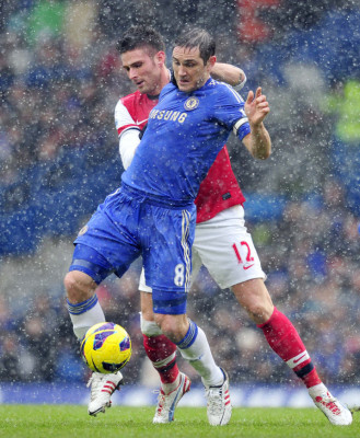 Chelsea vence 2-1 al Arsenal en un derbi londinense bajo la nieve.