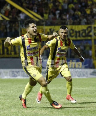 EN FOTOS: La chilena de Mario, la inexplicable expulsión de Pineda y el golazo de Jhow