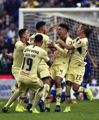 Las dos caras de la final: El festejo de las águilas del América y el llanto del Cruz Azul