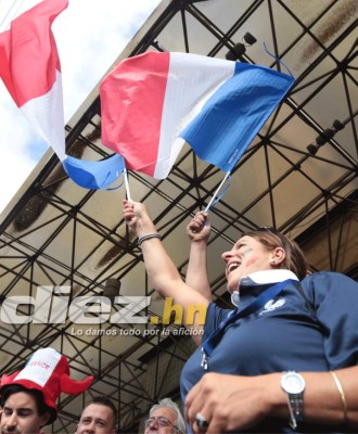 Así se vive el ambiente previo al juego Honduras vs Francia.