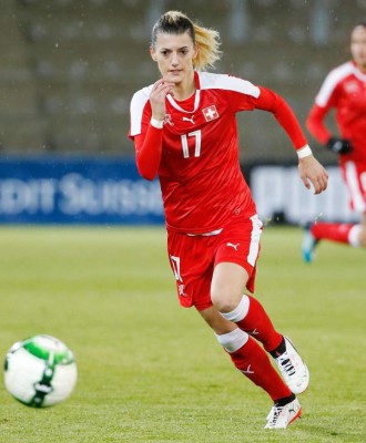 Conmoción: Desaparece jugadora de la selección de Suiza mientras nadaba en un lago