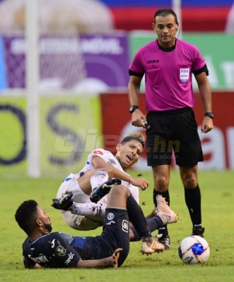 No viste en TV: La furia de Arboleda, euforia de Diego en un clásico de patadas