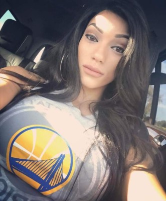Ella es Roni Rose, la explosiva seguidora de los Warriors y Stephen Curry